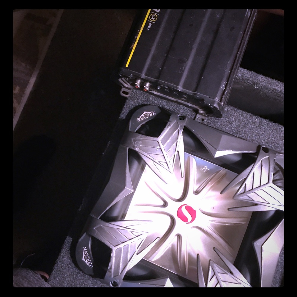 10 inch square L5 kicker sub and 600.1 kicker amp